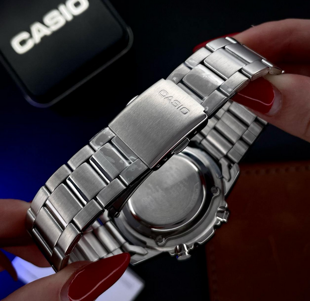 Стильний чоловічий годинник Casio AMW-880D-1A. Із електронно-стрілковим циферблатом, сріблястим браслетом, кварцовим механізмом та LED підсвіткою. AMW0221 фото