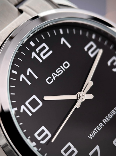 Класичний наручний чоловічий годинник Casio MTP-V001D-1B. Кварцовий механізм, чорний циферблат, водозахист 30 м., мінеральне скло, сріблястий корпус і браслет V0112 фото